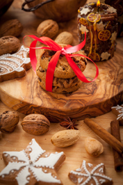 Farming Advice: Bovine Back Scratcher, Kettle Cleaner and Christmas Cookie Making Image